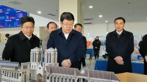 任泽锋在淮南联合大学调研时强调
为全市经济社会发展培养更多 高素质高技能的实用型人才